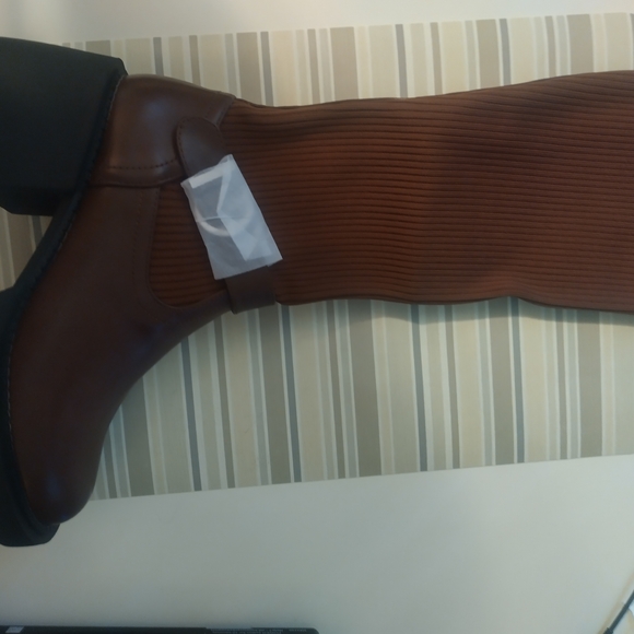 Newbella Patterned Box - Picture 2 of 4